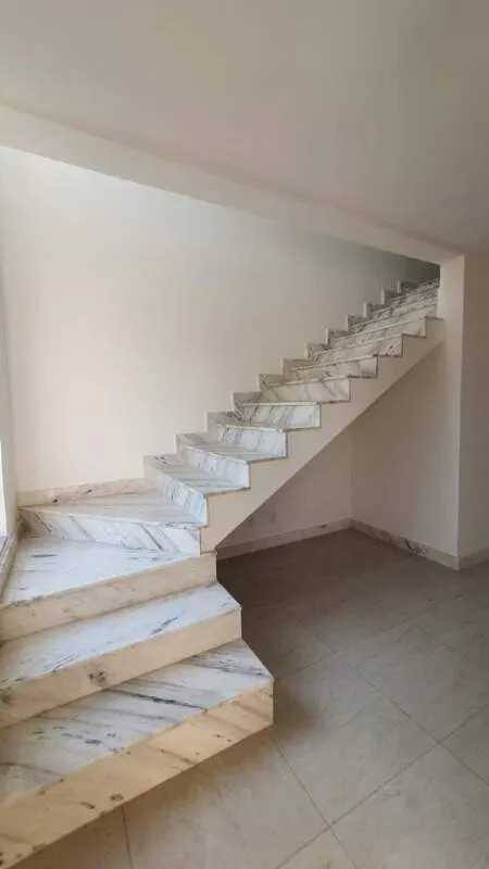 Foto do imóvel Casa duplex à venda, 3 quartos, 1 suíte, 2 vagas, Novo Centro - Santa Luzia/MG