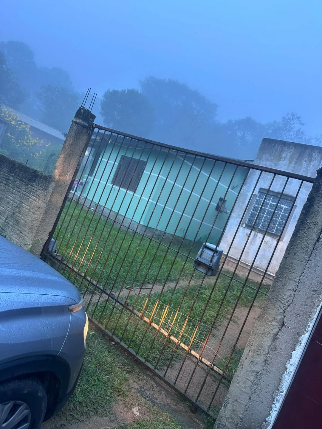 Imagem CASA À VENDA COM 2 DORMITÓRIOS E CONSTRUÇÃO PARA COMÉRCIO NO Tarumã
