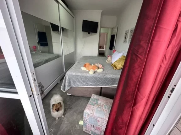 Imagem SOBRADO COM VISTA PARA O MAR à venda no Caiçara em Praia Grande-SP, com 2 dormitórios, sala, cozinha americana, banheiro social, lavabo, 2 vagas de garagem, moveis planejados, churrasqueira, 70 metros da praia. Estuda parcelamento direto.