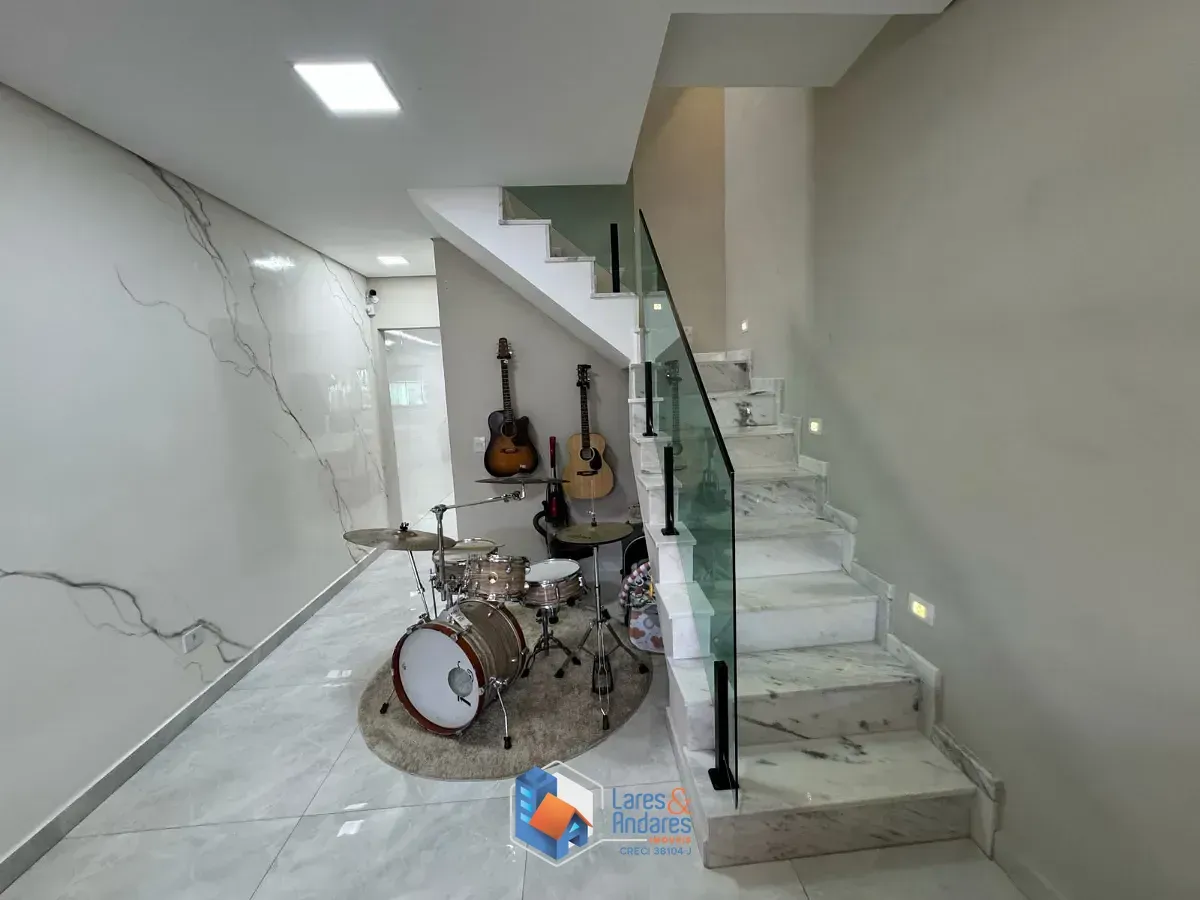 Imagem Sobrado para venda em Penha de França com 3 quartos, sendo 1 suíte, 15,715m²