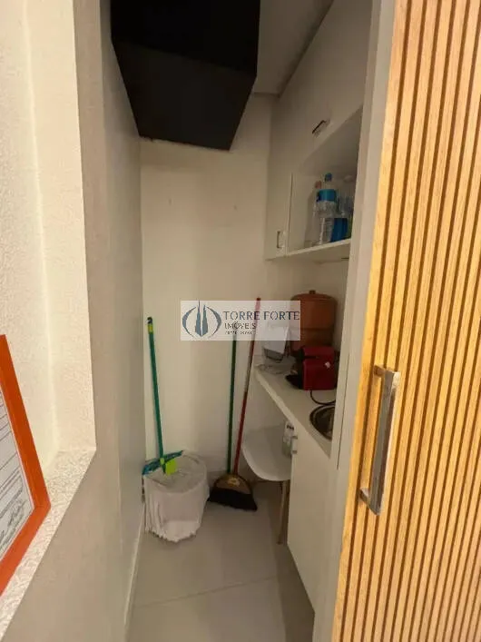 Imagem Ótimo conjunto comercial 52m² distribuídos em 3 salas 2 banheiros + 2 vagas