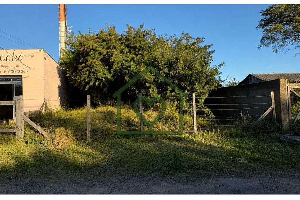 Imagem Atenção para este terreno de 10 x 150m, localizado na Avenida Principal da Ponta Grossa, em uma re...