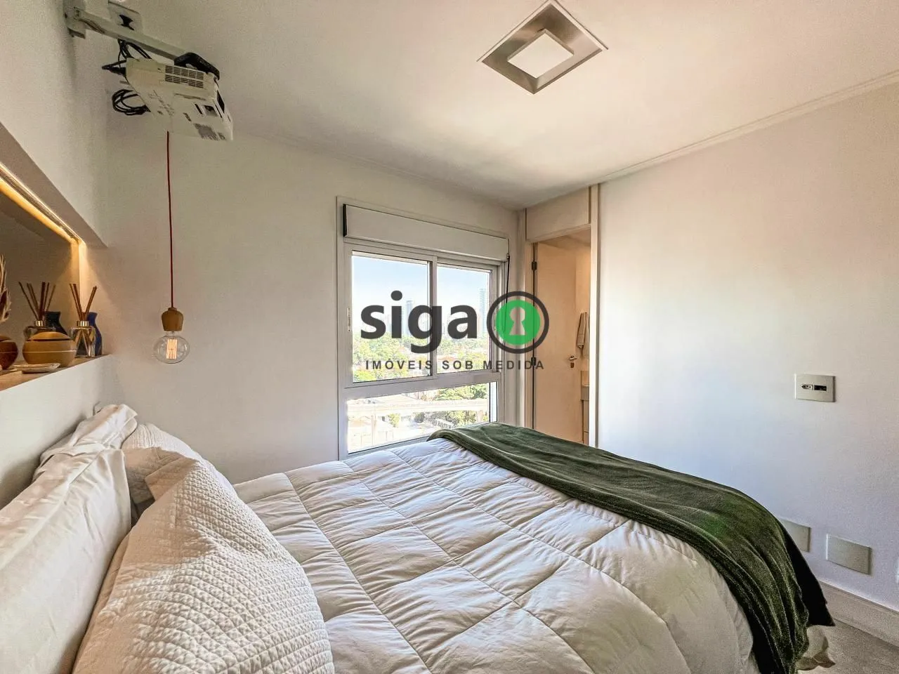 Imagem APARTAMENTO 72m² À VENDA | 1 SUÍTE COM CLOSET | REFORMADO E MOBILIADO | 2 VAGAS |