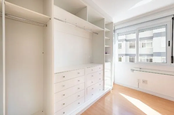 Imagem Vende-se apartamento com 2 quartos (1 suíte), 74m² e 2 vagas - Petrópolis