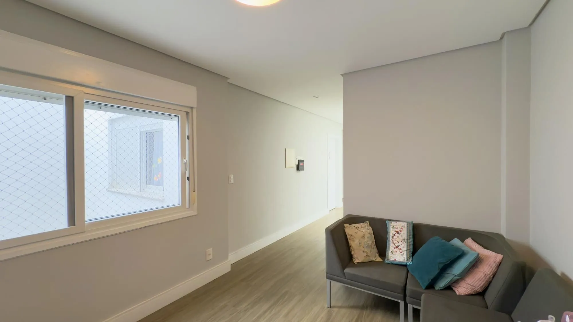 Imagem Casa para Comprar com 4 suítes, 386 m² - Chácara das Pedras - Porto Alegre