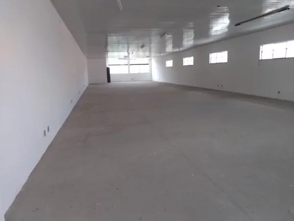 Imagem Barracão na Av. Nuno de Assis, próximo à rodovia Marechal Rondon