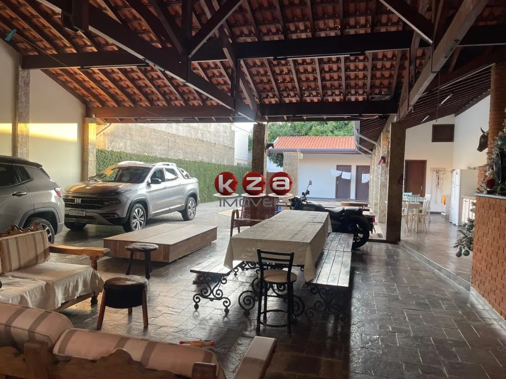 Imagem Imperdível! Casa à venda em Valinhos-SP, bairro Parque Nova Suíça, com 558m² construção e 600m de terreno, área de lazer incrível! Venha conferir!