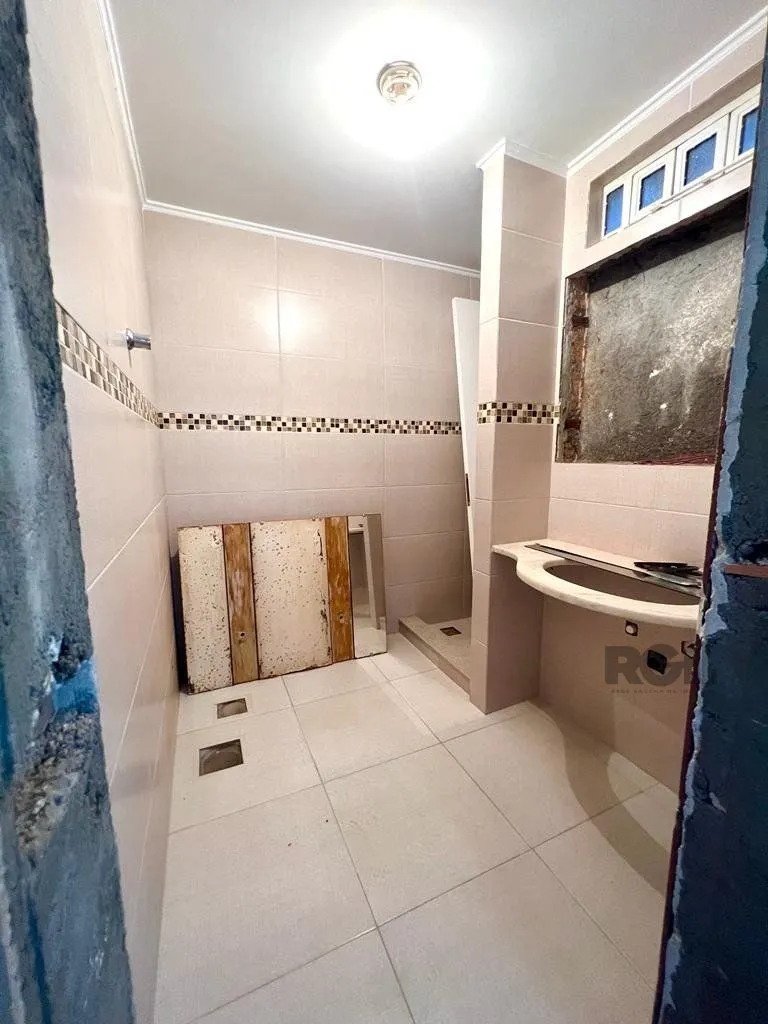 Imagem APARTAMENTO 3 DORMITÓRIOS, 2 VAGAS DE GARAGEM, NO BAIRRO PETRÓPOLIS, POA/RS
