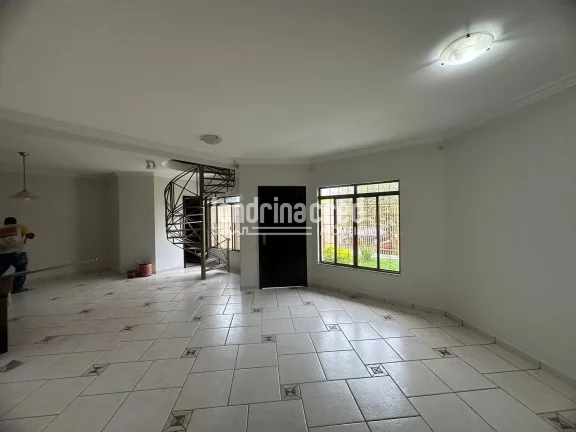 Imagem Magnífico Sobrado com 3 Dormitórios, Suíte, Piscina, Churrasqueira e 4 Vagas de Garagem em Terreno de 416 m² - Oportunidade em Zona Residencial ZR-4!