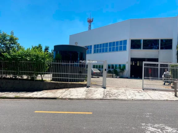 Foto do imóvel Galpão com 1400m² para locação em Mogi das Cruzes.