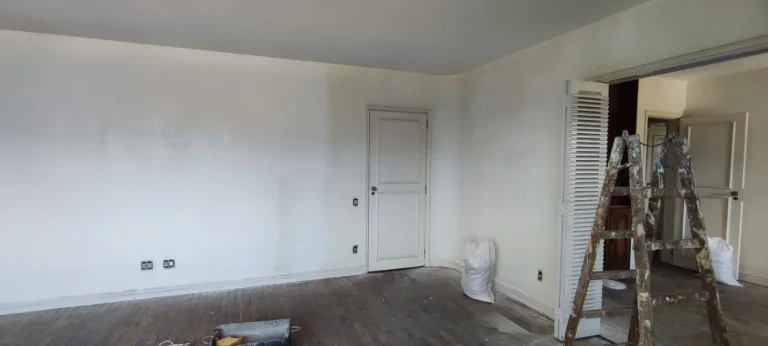 Imagem Apartamento 220M², 3Q, 1 Suíte, 4 Banheiros, Vista Livre e Bela, Área de Serviço, Lavabo, 2 Vagas, Quadra, Playground.