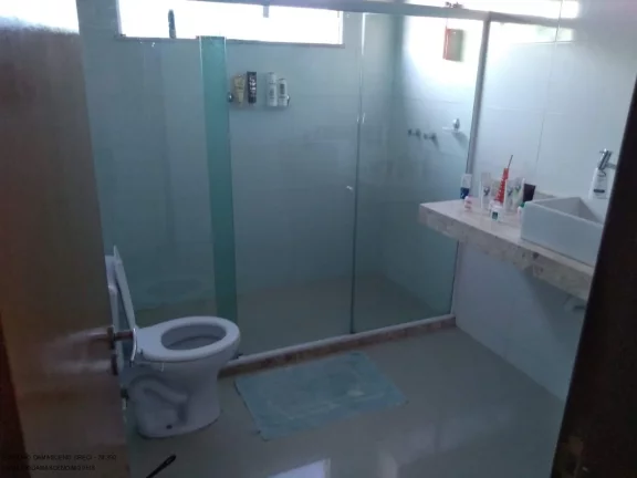 Imagem Casa em Condomínio de Luxo para Locação em Camaçari-BA, 3 Quartos, 3 Suítes, 2 Salas, 2 Banheiros, 4 Vagas, 280m².