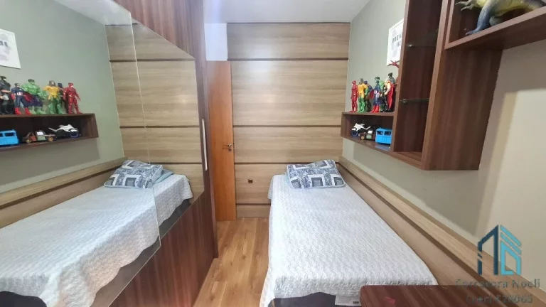 Imagem Sobrado em condomínio, Semi mobiliado 03 quartos c/suíte, closet, no Uberaba em Curitiba PR