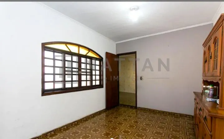 Imagem Casa à venda com 3 dormitórios, 4 banheiros, salão de festas e terreno de 208 m²