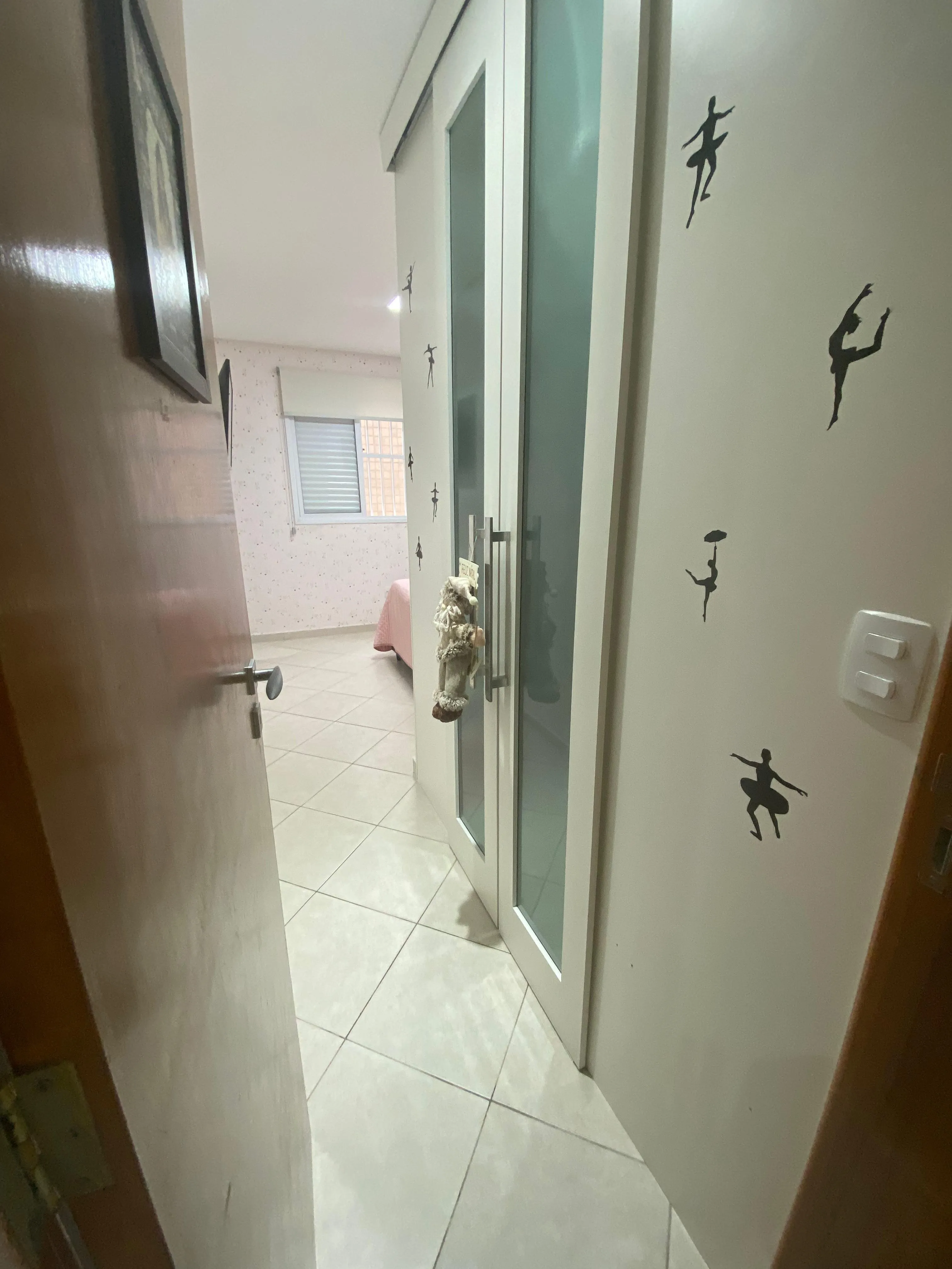 Imagem Residência Exclusiva no Embaré: Elegância, Conforto e Sofisticação em Cada Detalhe