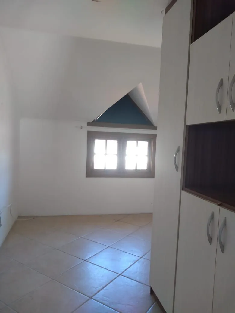 Imagem Casa em condomínio fechado com 94m2, 3 dormitórios no bairro Camaquã.