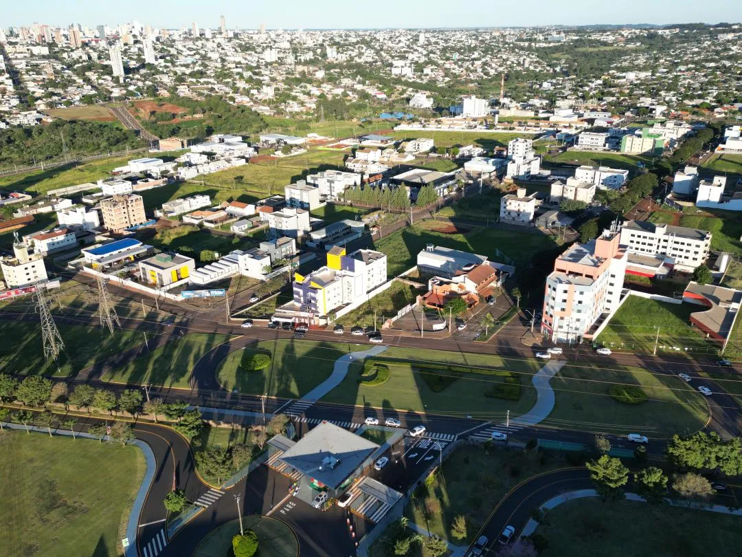 Imagem Terreno de esquina com sala comercial e apartamento, Bairro Fag, Cascavel - Venda