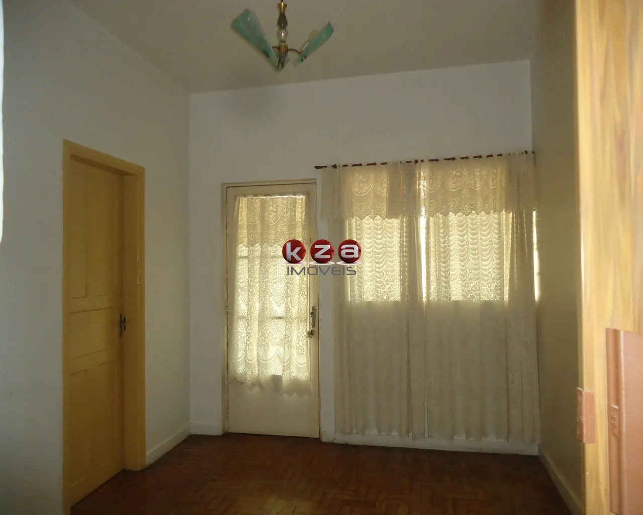 Imagem Casa de 3 quartos na Vila Angeli, Valinhos-SP: 159m², 2 banheiros. Agende sua visita!