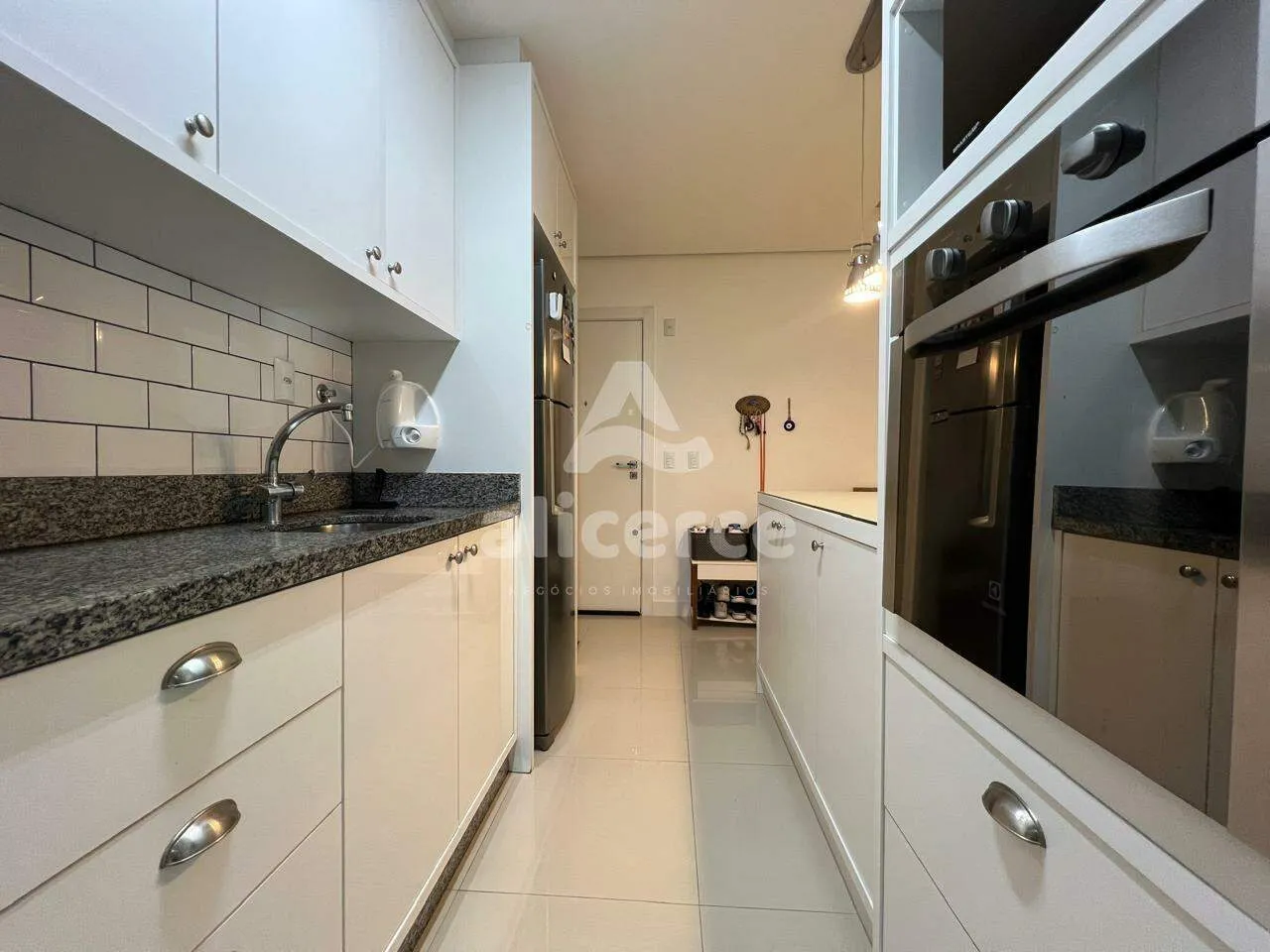 Imagem Apartamento à venda com 2 quartos 2 suítes, 80,29m² em Agronômica Florianópolis