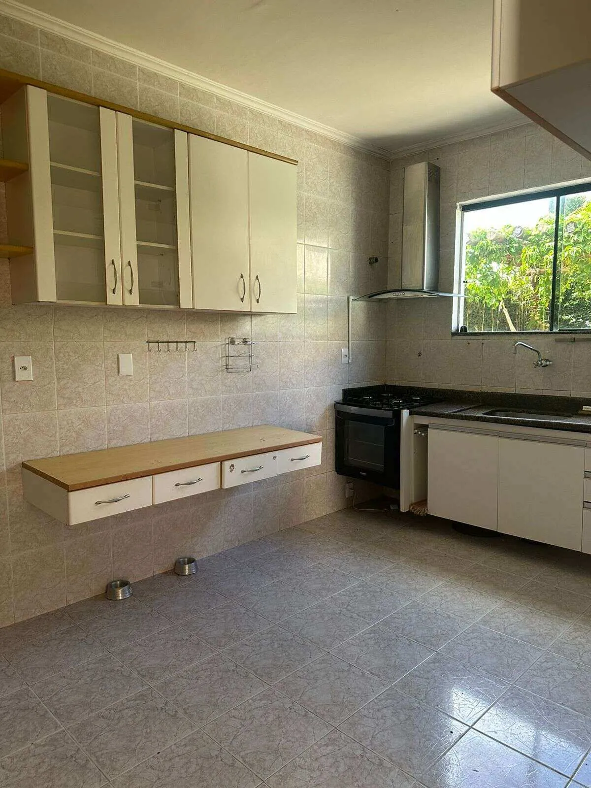 Imagem Casa de condomínio à venda em Lauro de Freitas, Buraquinho, com 3 quartos, 260m2