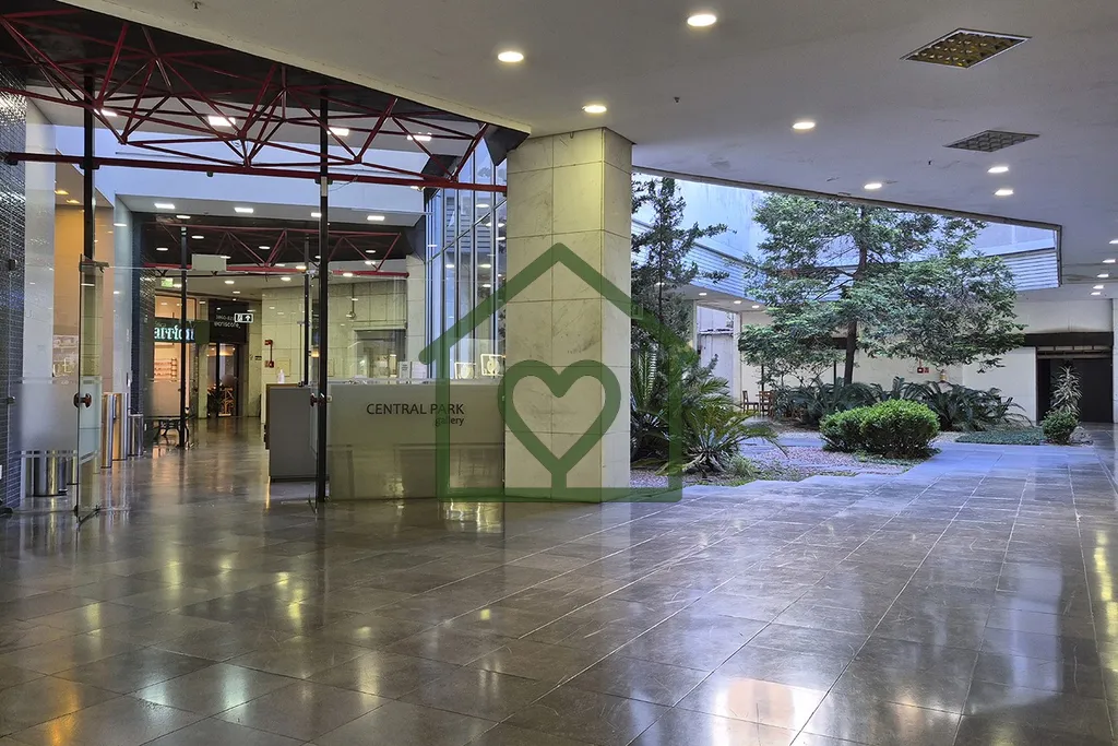 Imagem Loja térrea à venda com 45m² de área privativa, + mezanino, 1 banheiro e 1 vaga escriturada. A L...