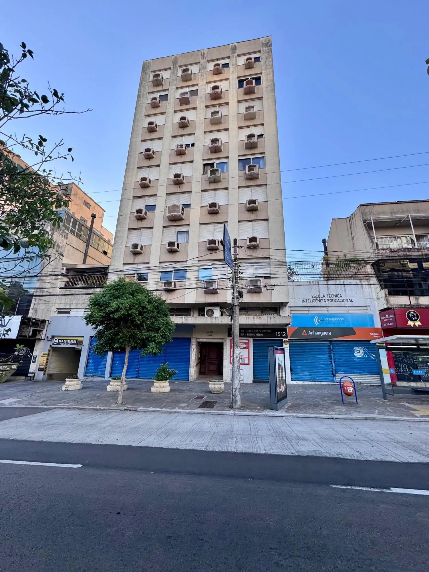 Imagem junto a igreja sao pedro e zaffari