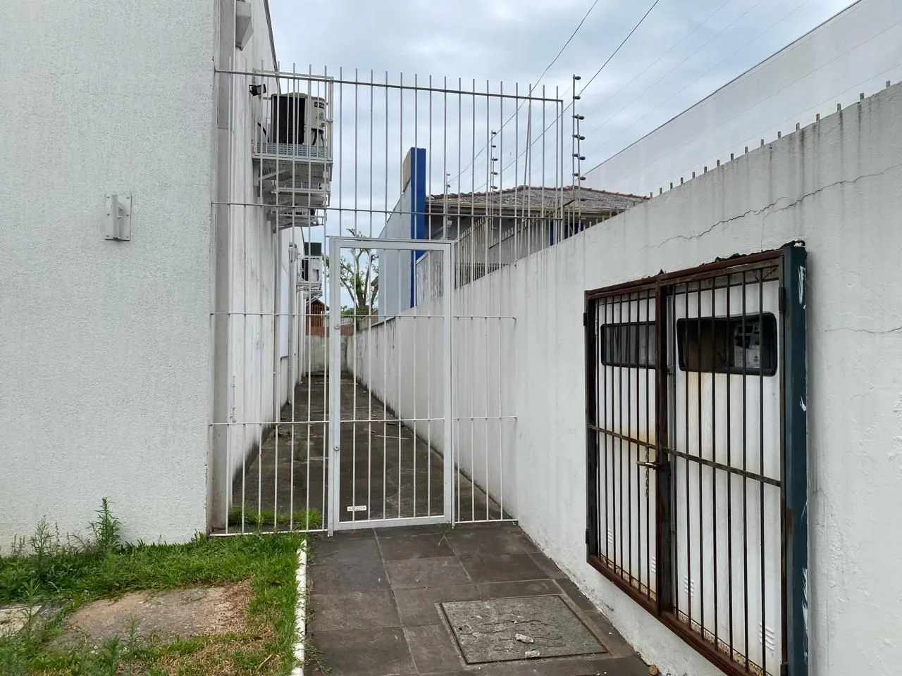 Imagem MÁFFER IMÓVEIS ALUGA - PRÉDIO COMERCIAL DE ESQUINA EM CANOAS! Com 11 vagas de estacionamento | Localização privilegiada | Oportunidade única!