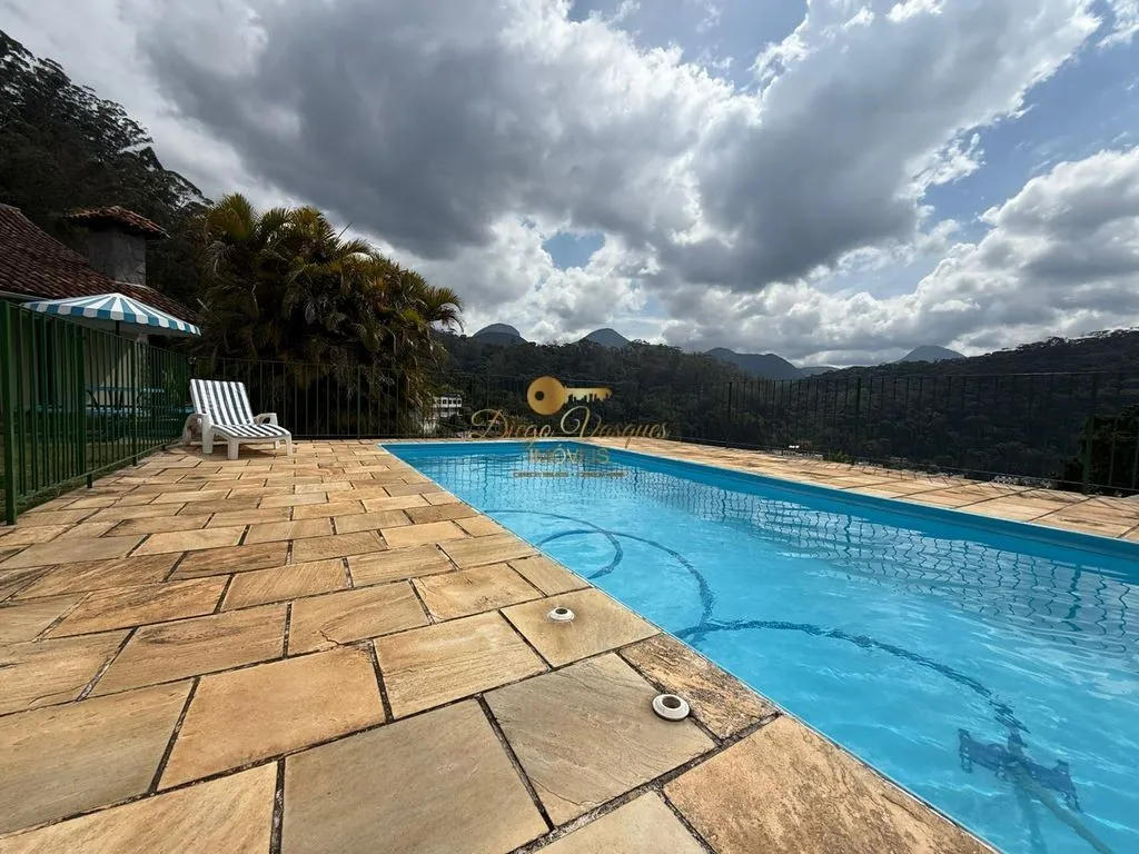 Imagem Casa para Venda em Teresópolis / RJ no bairro Pimenteiras