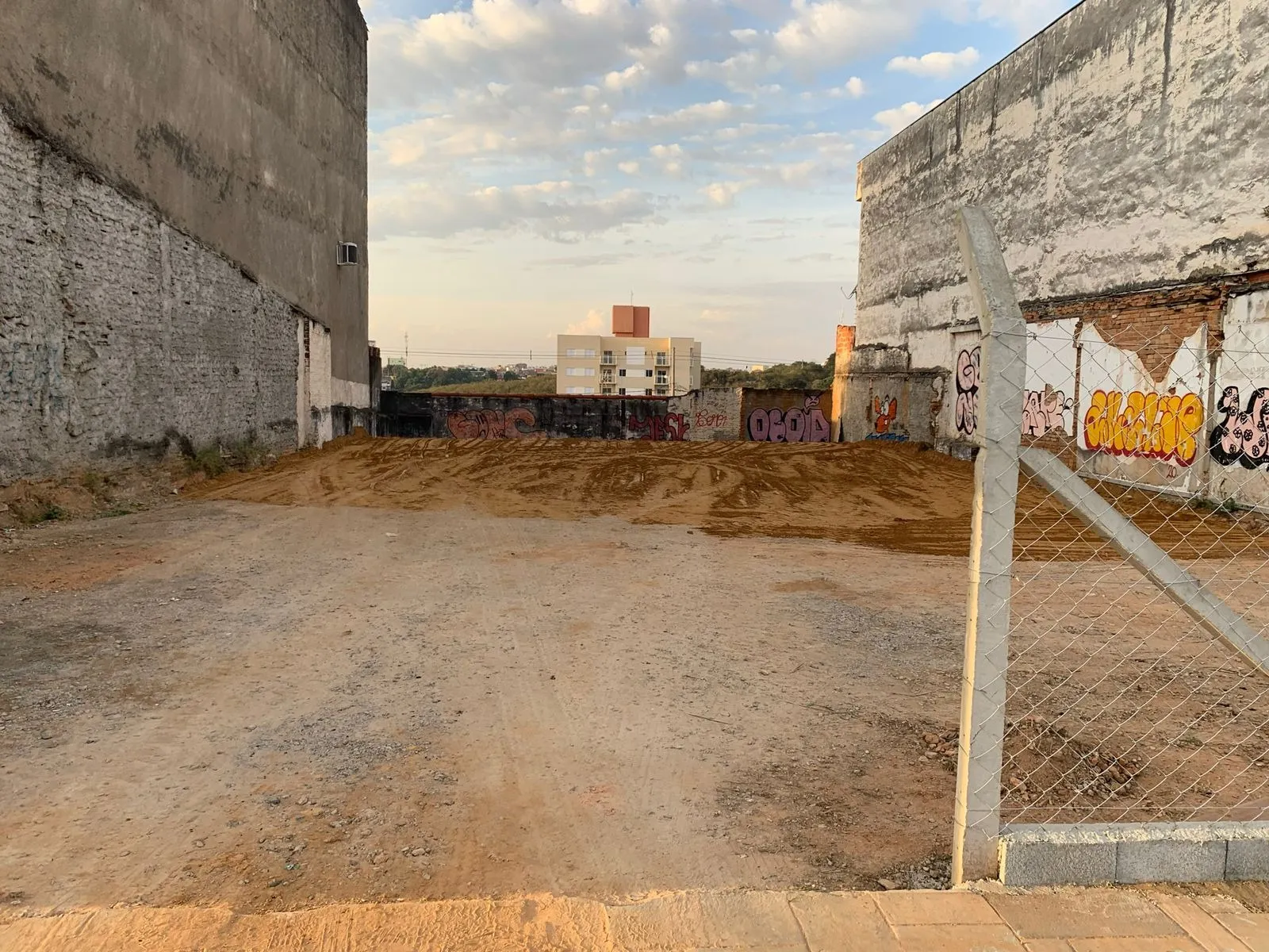 Imagem Terreno plano para fins comerciais
