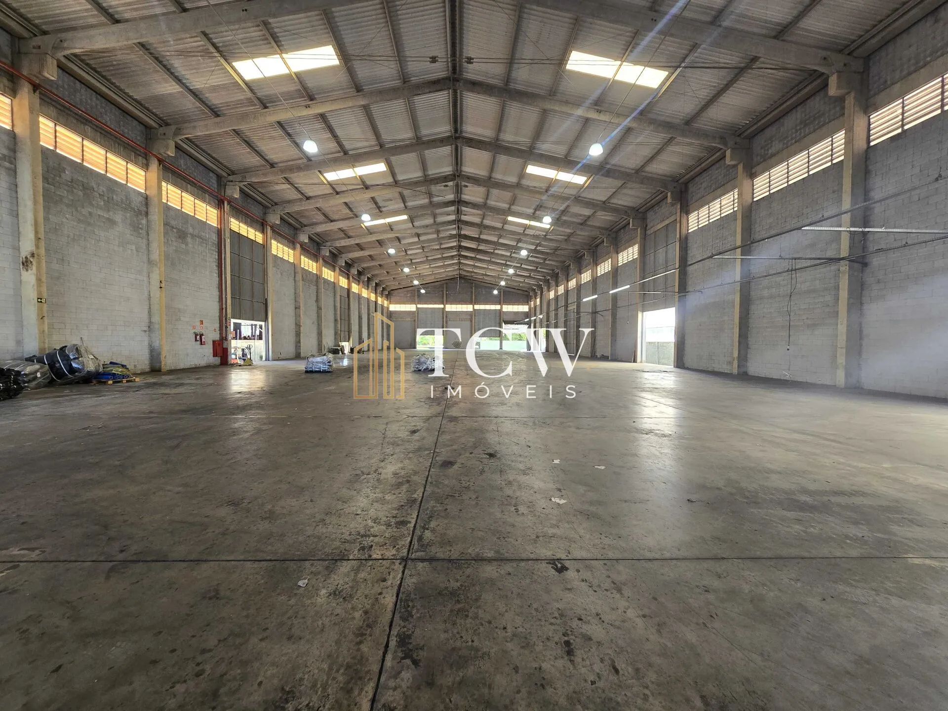 Imagem Galpão Industrial para Locação em Guarulhos/SP | 3.500 m² | 13 Docas | Próximo à Rodovia Presidente Dutra