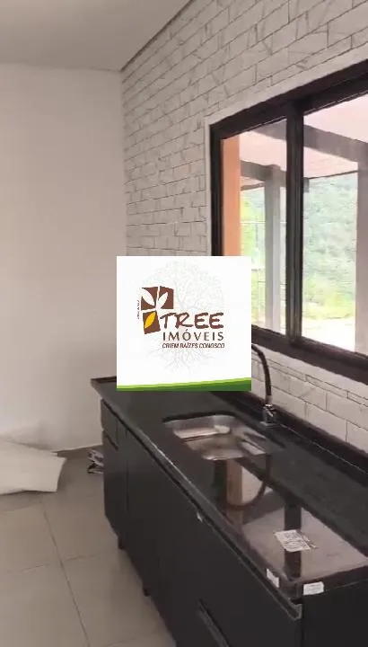 Imagem LOCAÇÃO DE CASA TÉRREA NO OURO FINO, EM SANTA ISABEL/SP, 122m² com 03 quartos, suíte, sala de estar, cozinha, quintal gramado e 04 vagas. CONSULTE-NOS