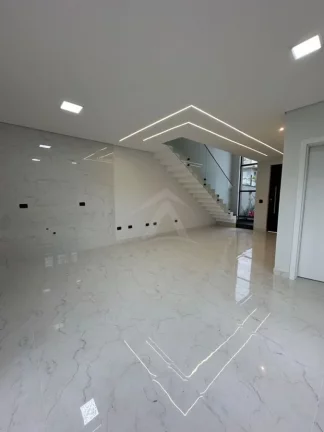Imagem SOBRADO COM PISCINA, 3 QUARTOS SENDO 1 SUÍTE COM CLOSET, ITAPEMA DO NORTE