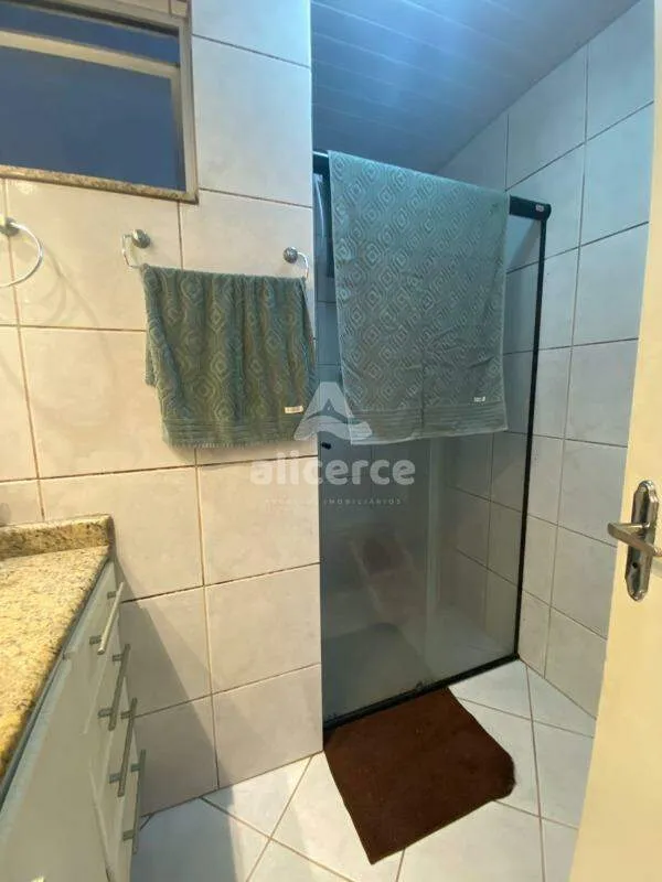 Imagem AP. 2 dormitórios, semi mobiliado, com sacada, elevador e piscina em Barreiros - São José - SC