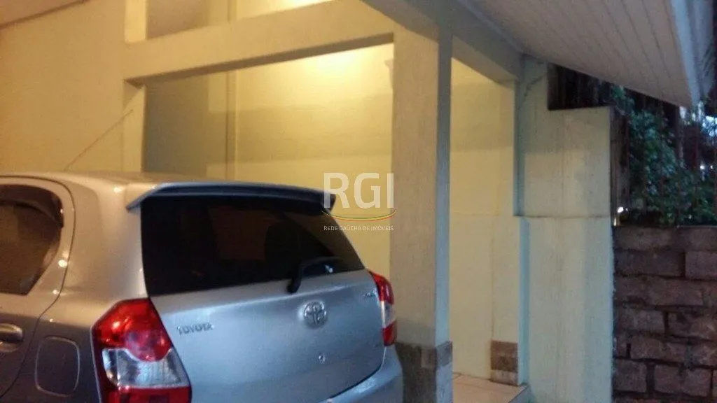 Imagem Sobrado para Venda - 245m², 4 dormitórios, sendo 1 suites, 3 vagas - Jardim Itu