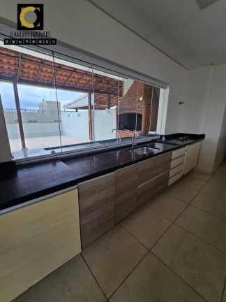 Imagem Lindo apartamento 02 quartos , sala , cozinha, banheiro ,sacada , de frente