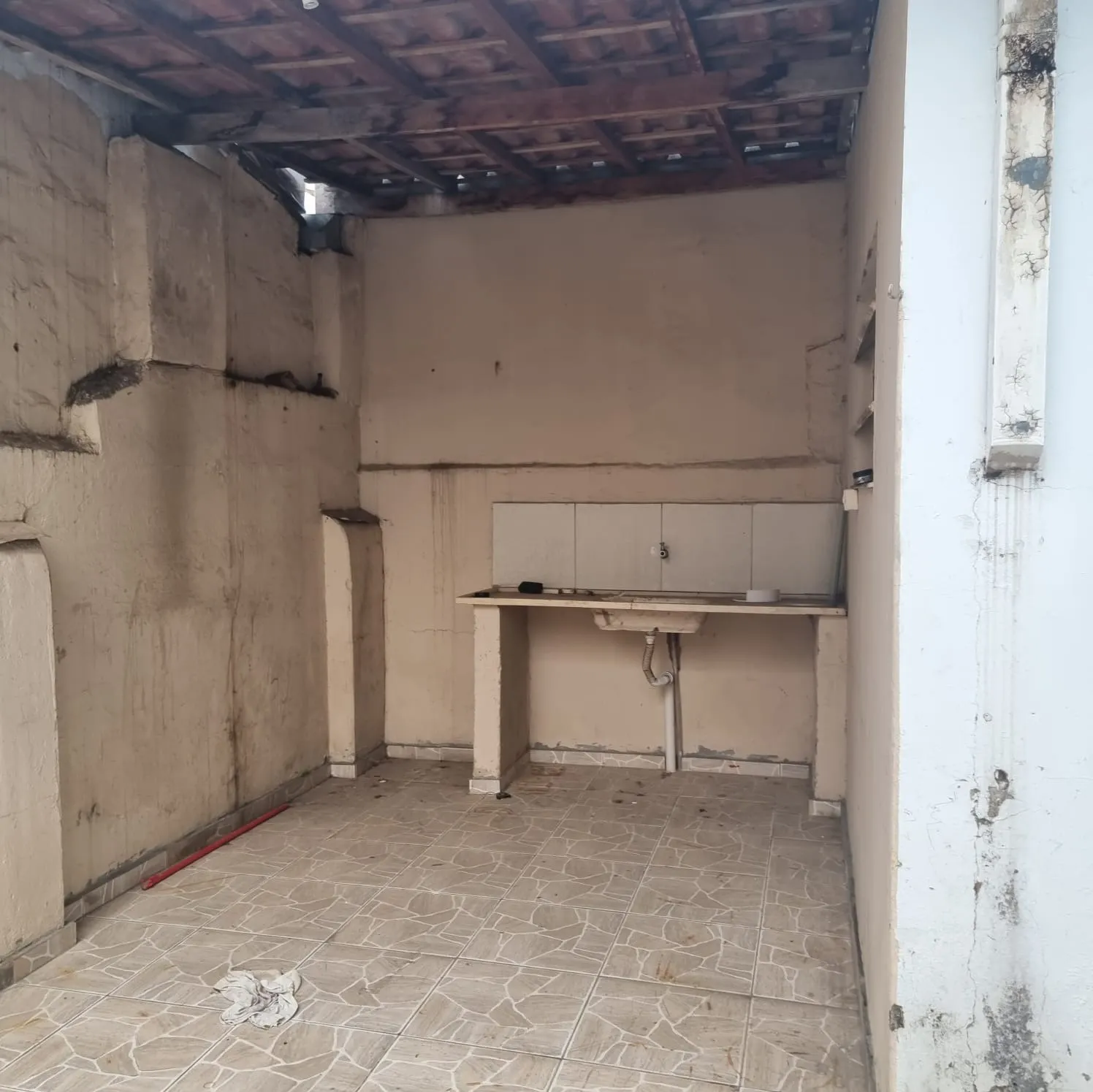 Imagem Casa Comercial Versátil no Centro: Ideal para Consultórios, Escritórios ou Residencial