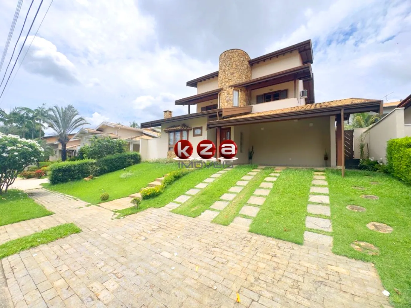 Imagem Casa de luxo à venda em Valinhos-SP no Condomínio Terras do Caribe: 3 quartos, 1 suite, 3 salas, 5 banheiros, 2 vagas e piscina, 289m².