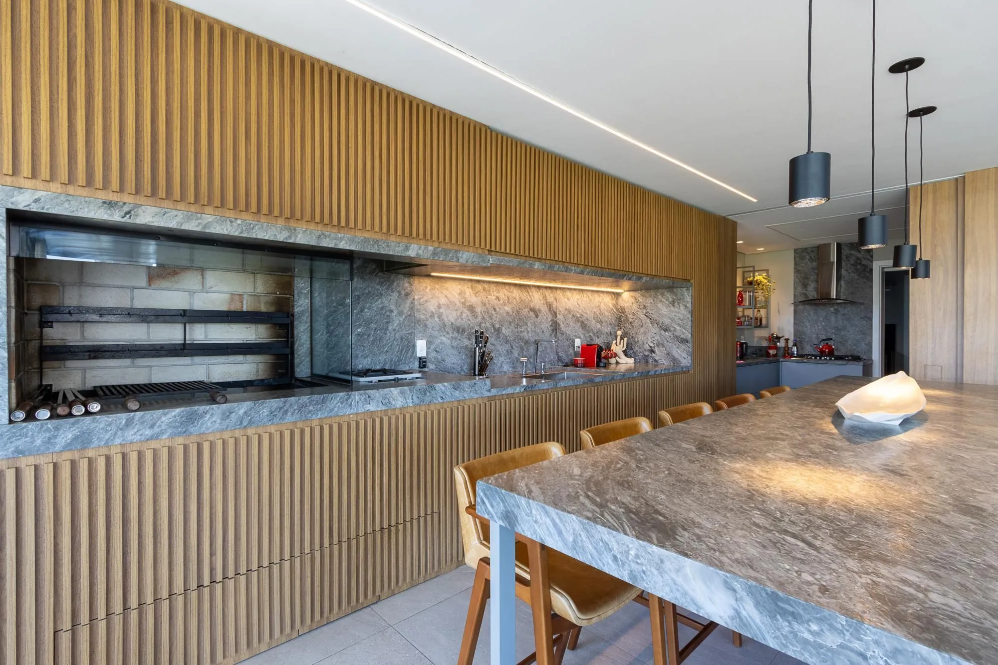 Imagem Casa em Condominio com 348m, 3 suites, 4 vagas de garagem em lote Molhado no Condominio Peninsula Ponta da Figueira.