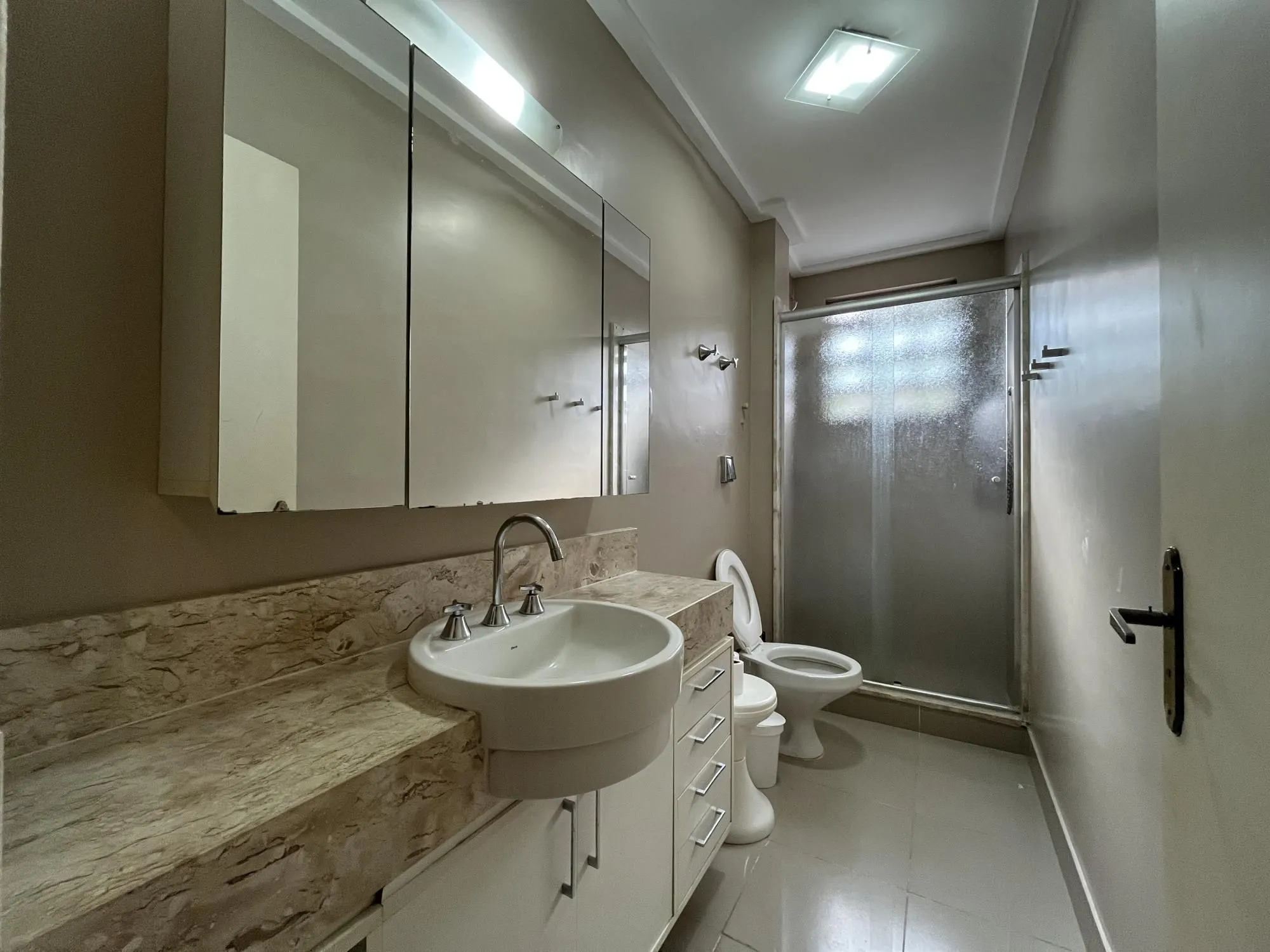 Imagem Apartamento de dois quartos e uma vaga de garagem no bairro Auxiliadora em POA