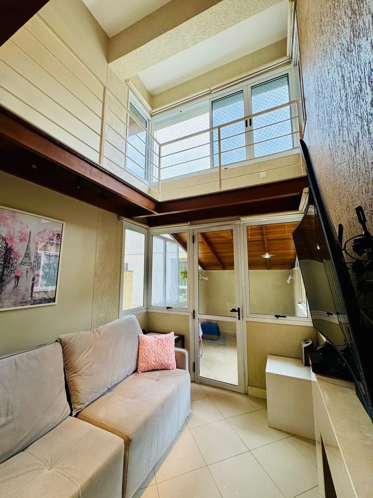 Imagem Duplex na Bela Vista, 2 dormitórios com espaço para home office, lareira e 2 vagas
