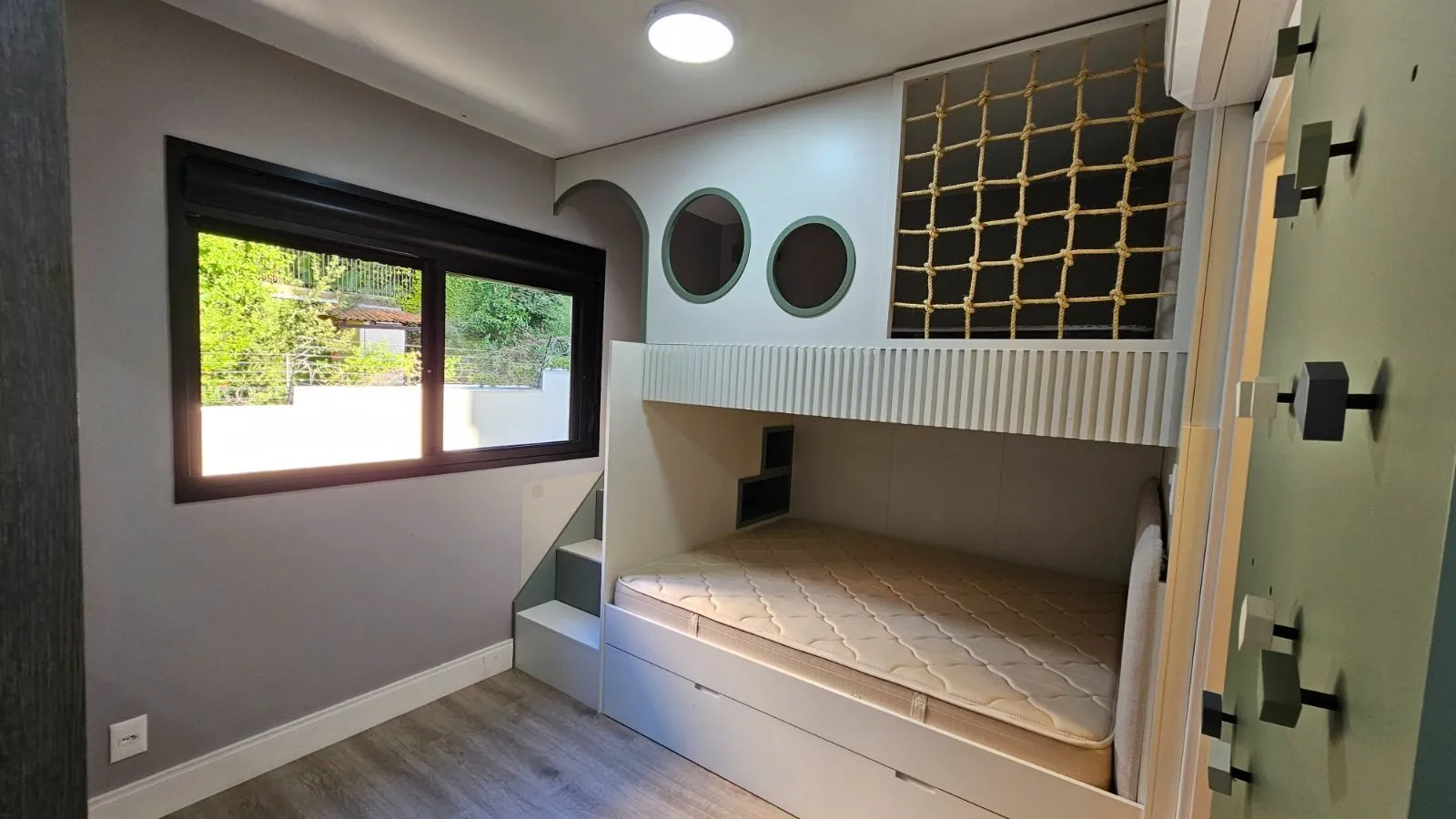 Imagem APARTAMENTO 3 DOMIRTÓRIOS - 3 SUITES - 2 VAGAS - MENINO DEUS - PORTO ALEGRE - RS