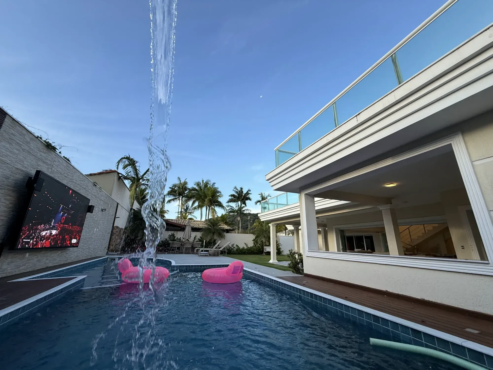 Foto do imóvel Casa com 5 Quartos à Venda, 590 m² em Jardim Acapulco, Guarujá - SP
