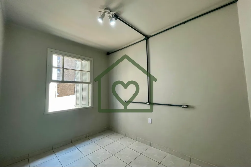Imagem Localizado na parte alta da Rua Duque de Caxias, este apartamento de 48,71 m² e 2 dormitórios é p...