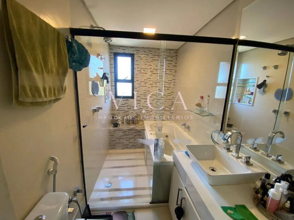 Imagem Alphaville| Europa 202m² 4 dorms, 3 suítes, 3 vagas e varanda|R$ 1.885.000