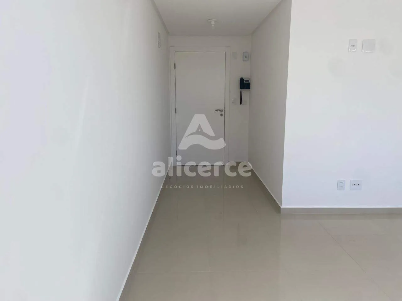 Imagem Sala Comercial para Aluguel em Florianópolis - Estreito/ Beira Mar Continental