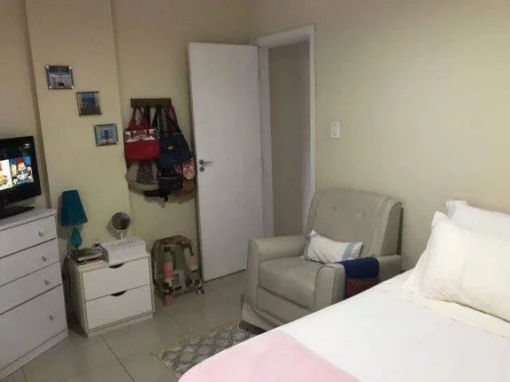 Imagem Apartamento no Centro de São Vicente pertinho da Praia do Gonzaguinha, frente com varanda, 3 dorms (1Suite) e 1 vaga.