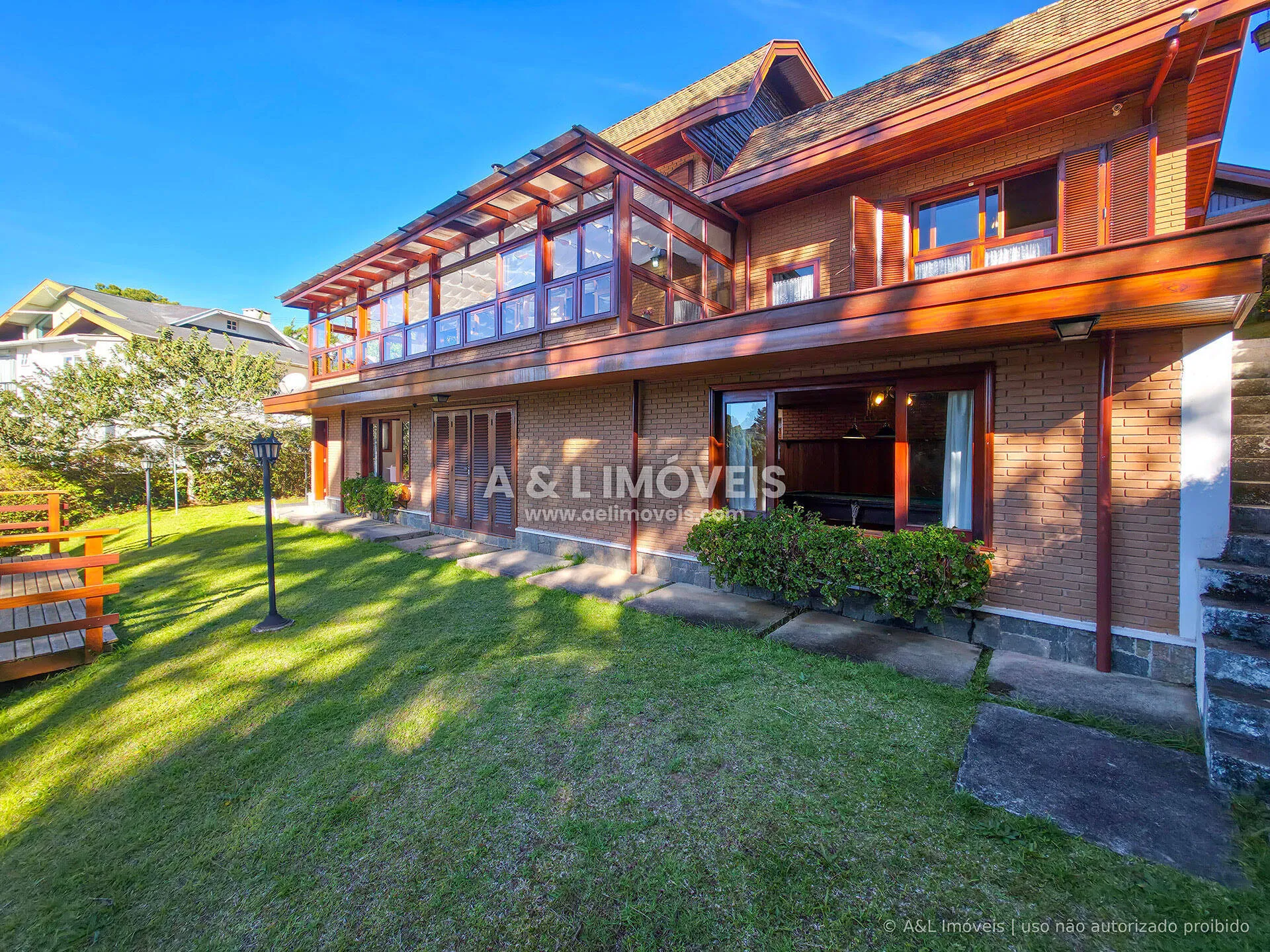Imagem Casa à venda em Capivari, Campos do Jordão | 4 dormitórios e 2 suítes