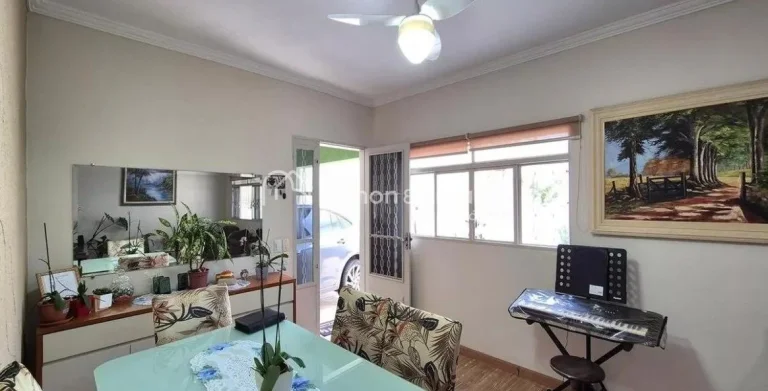 Imagem Localizada na vibrante cidade de Campinas, esta espaçosa casa é uma excelente opção para quem bu...