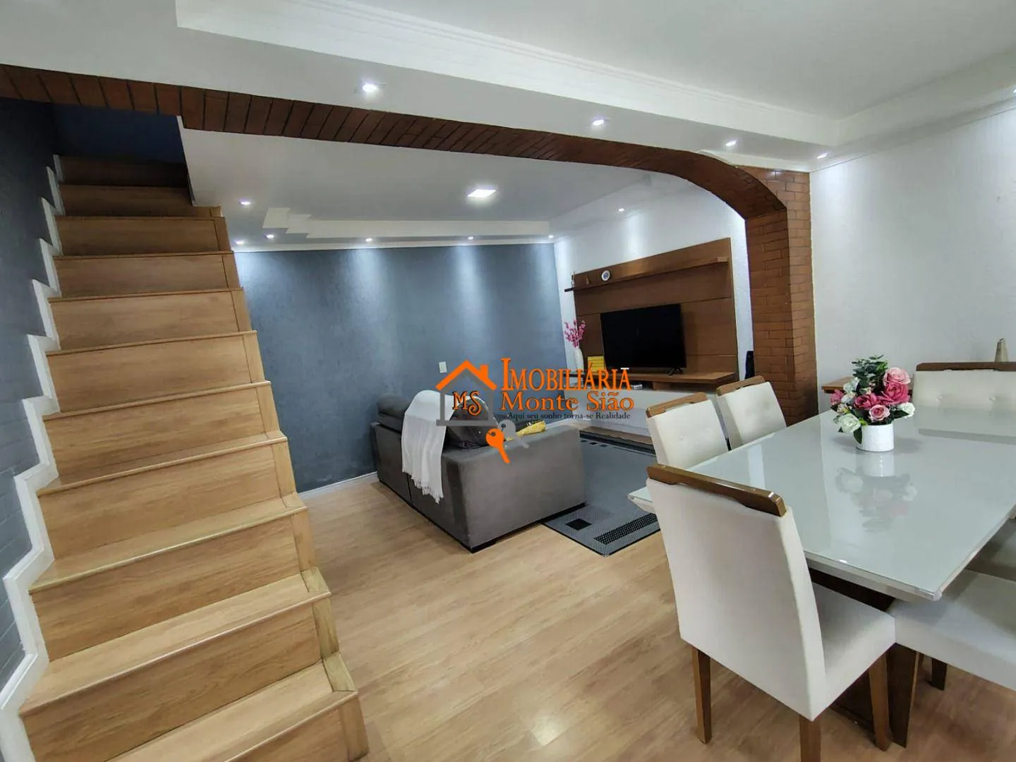 Imagem Sobrado com 3 dormitórios à venda, 167 m² por R$ 849.000,00 - Jardim Adriana - Guarulhos/SP