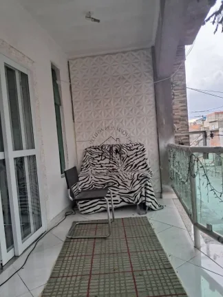 Imagem Casa ampla, com acabamento de primeira sendo o primeiro andar com sala, cozinha, lavabo e sala de ja...
